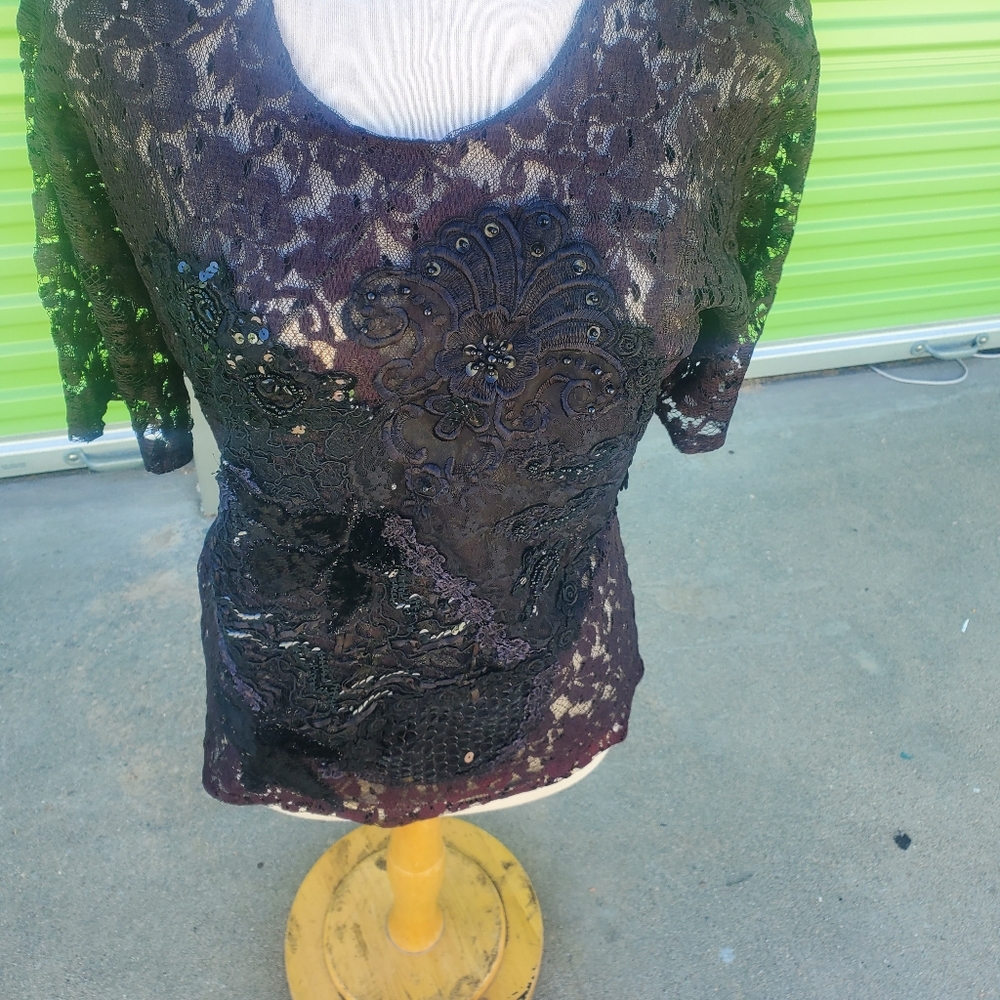 Ladies Lace Blouse Black Short Sleeve Sequined pearl Botton Scoop Neck Size S M - Picture 2 of 3